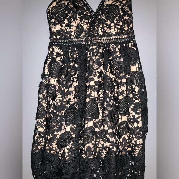 Romeo Juliet Couture Black Double V Lace Midi Dress [ SZ med ] - Picture 4 of 16